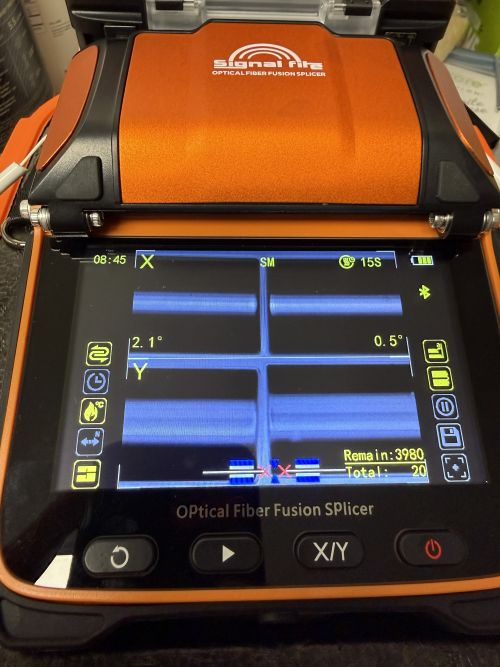 Fusion splicing machine in operation